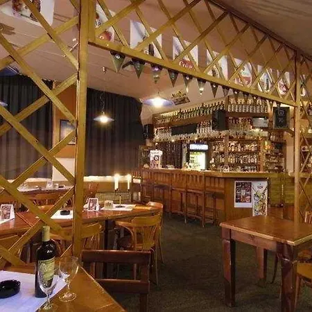 Junior Hotel *
