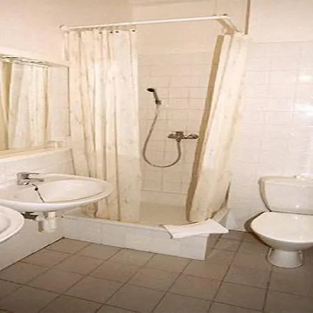 Junior Hotel *